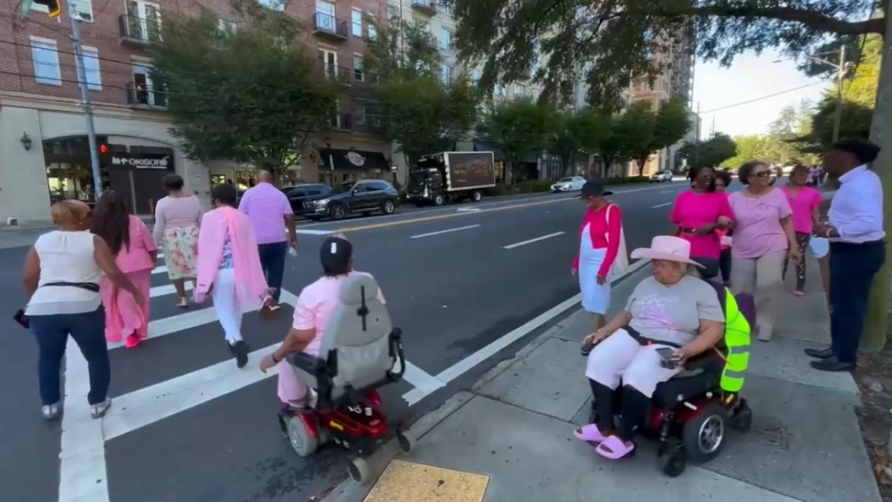 Senior residents parade down Peachtree Rd in pink for lunch