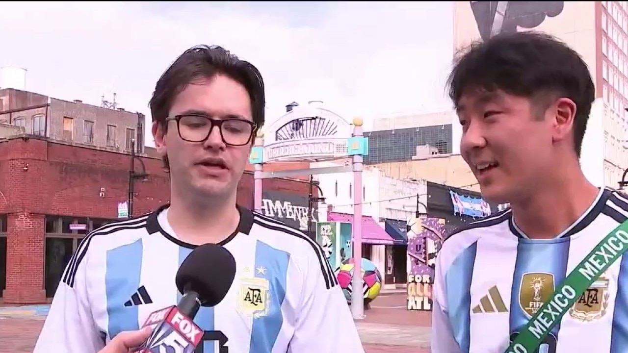 Argentina fans turn Underground blue before semifinal