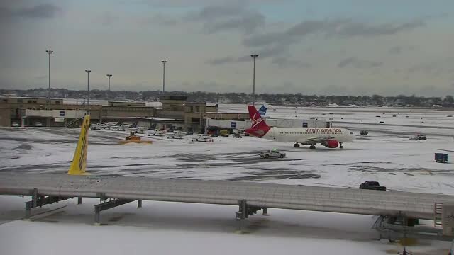CHRISTMAS SNOW GROUNDS FLIGHTS