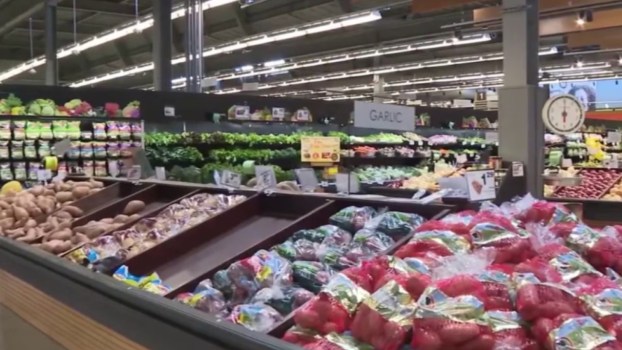 Free grocery store rides available for Chicago seniors after Save A Lot closures | ChicagoLIVE