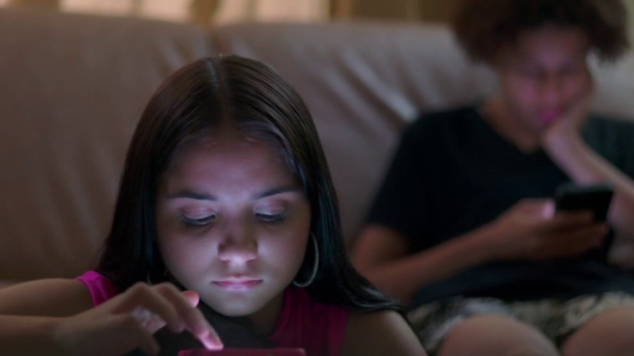 Children & screen time: Advisory raises concerns