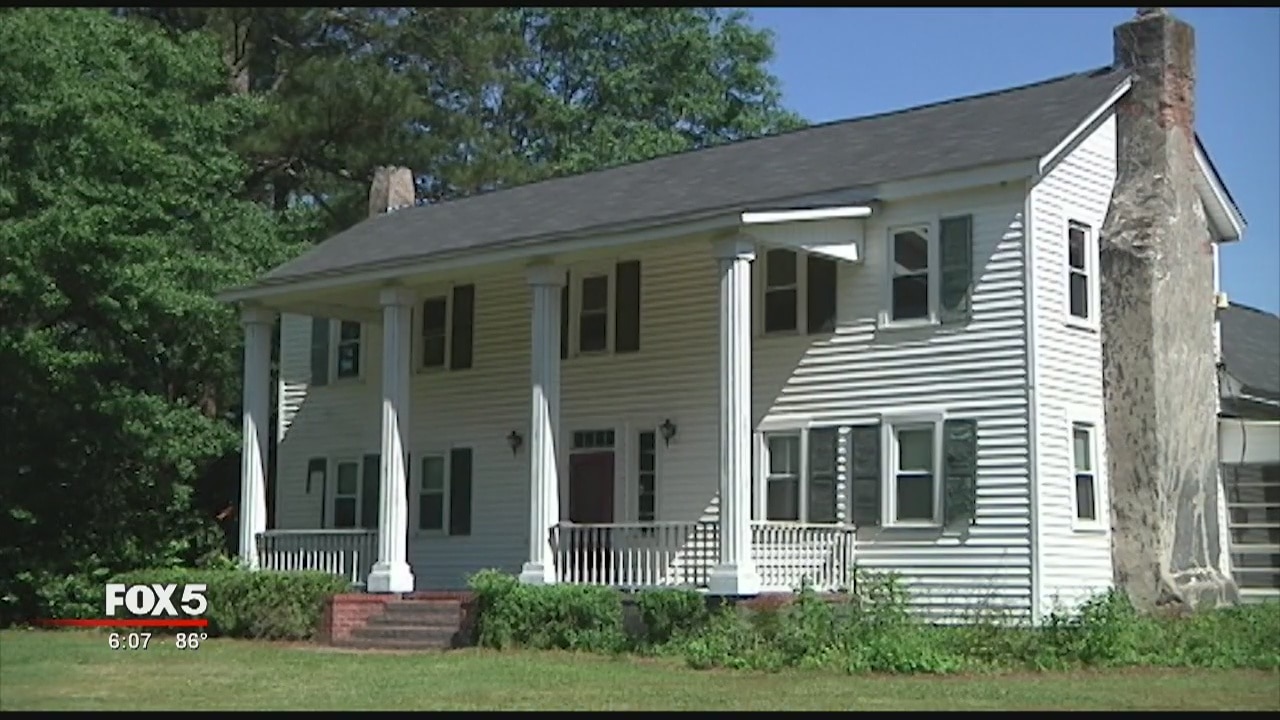 City trying to save historic building