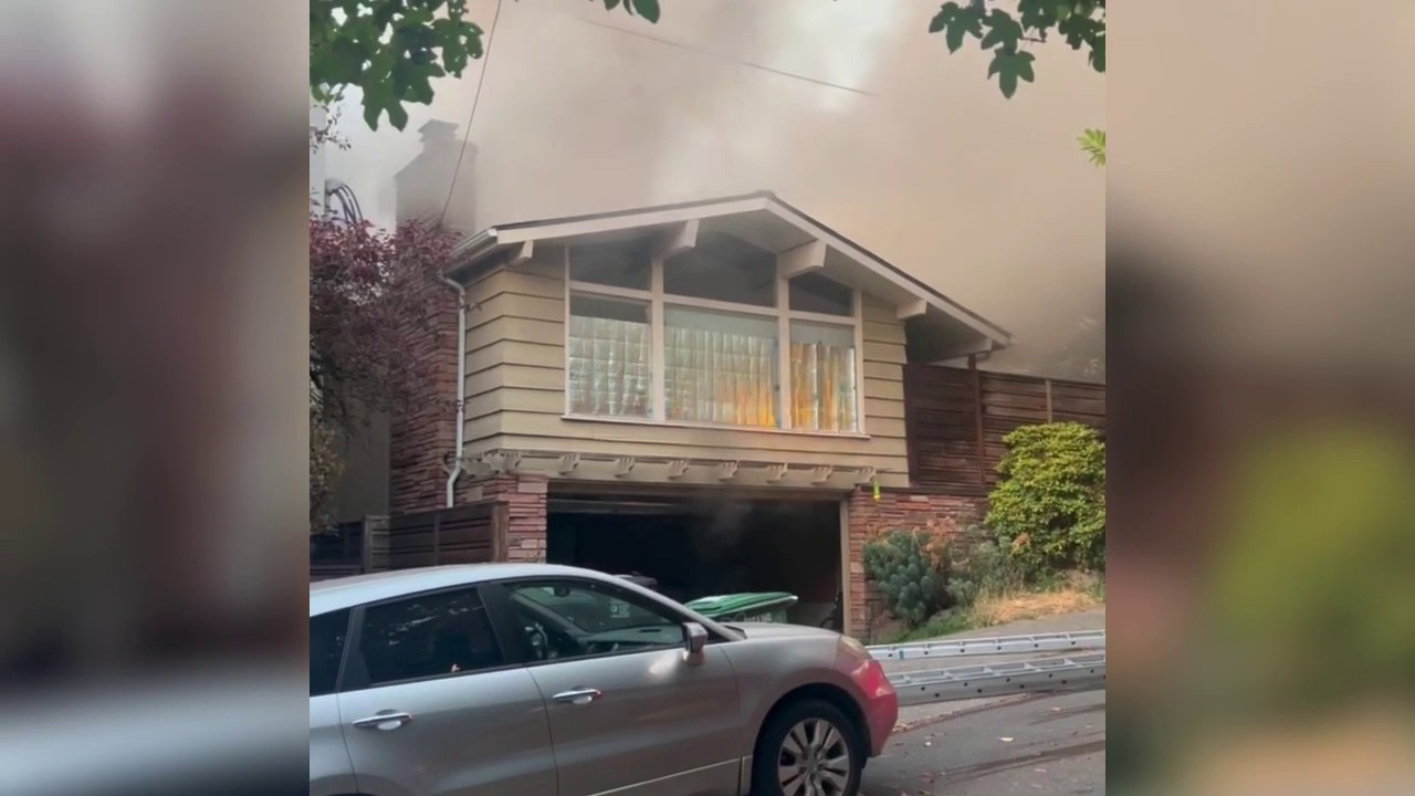 VIDEO: People evacuate house fire in Seattle's Capitol Hill