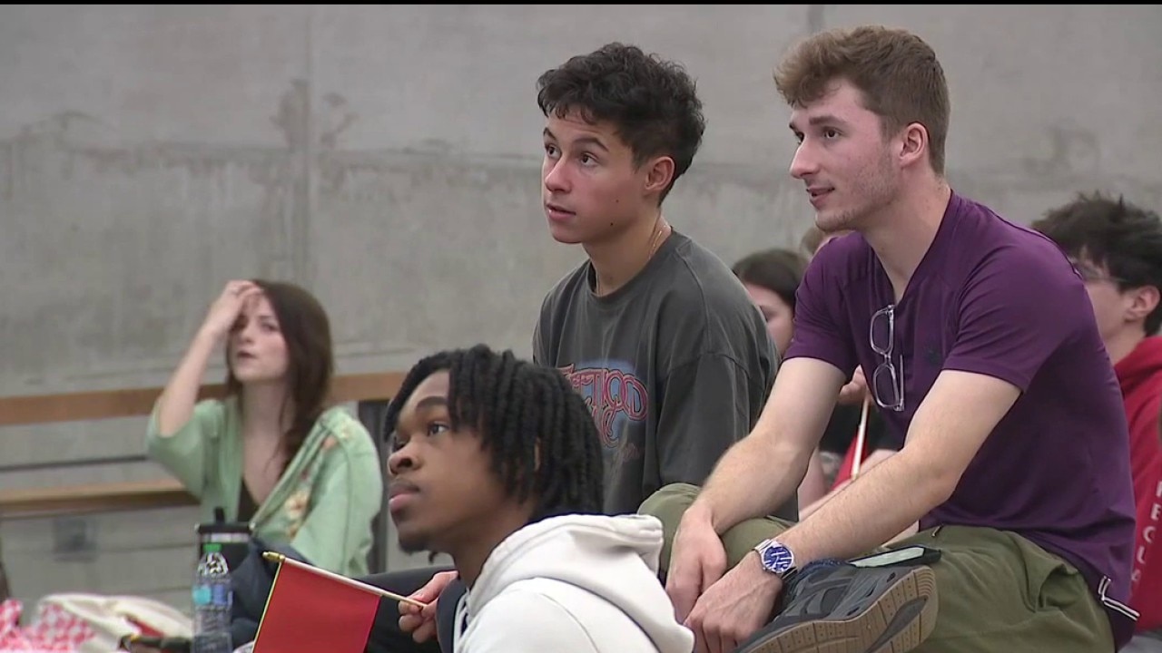 Oakland University students react to Senate debate