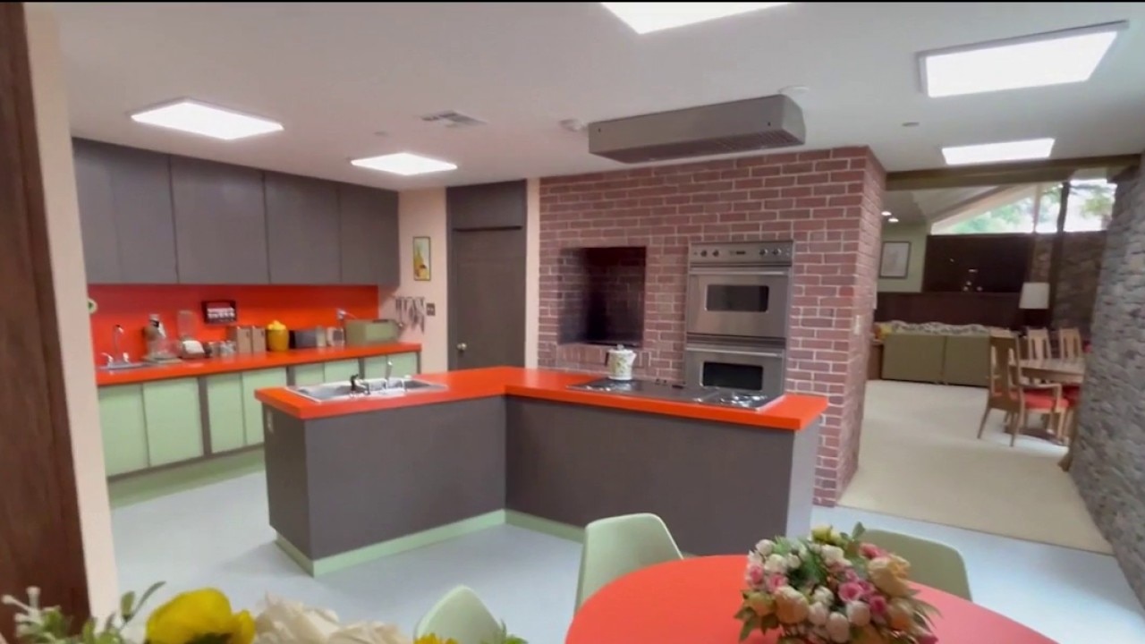 Fans can now tour 'The Brady Bunch' home in California
