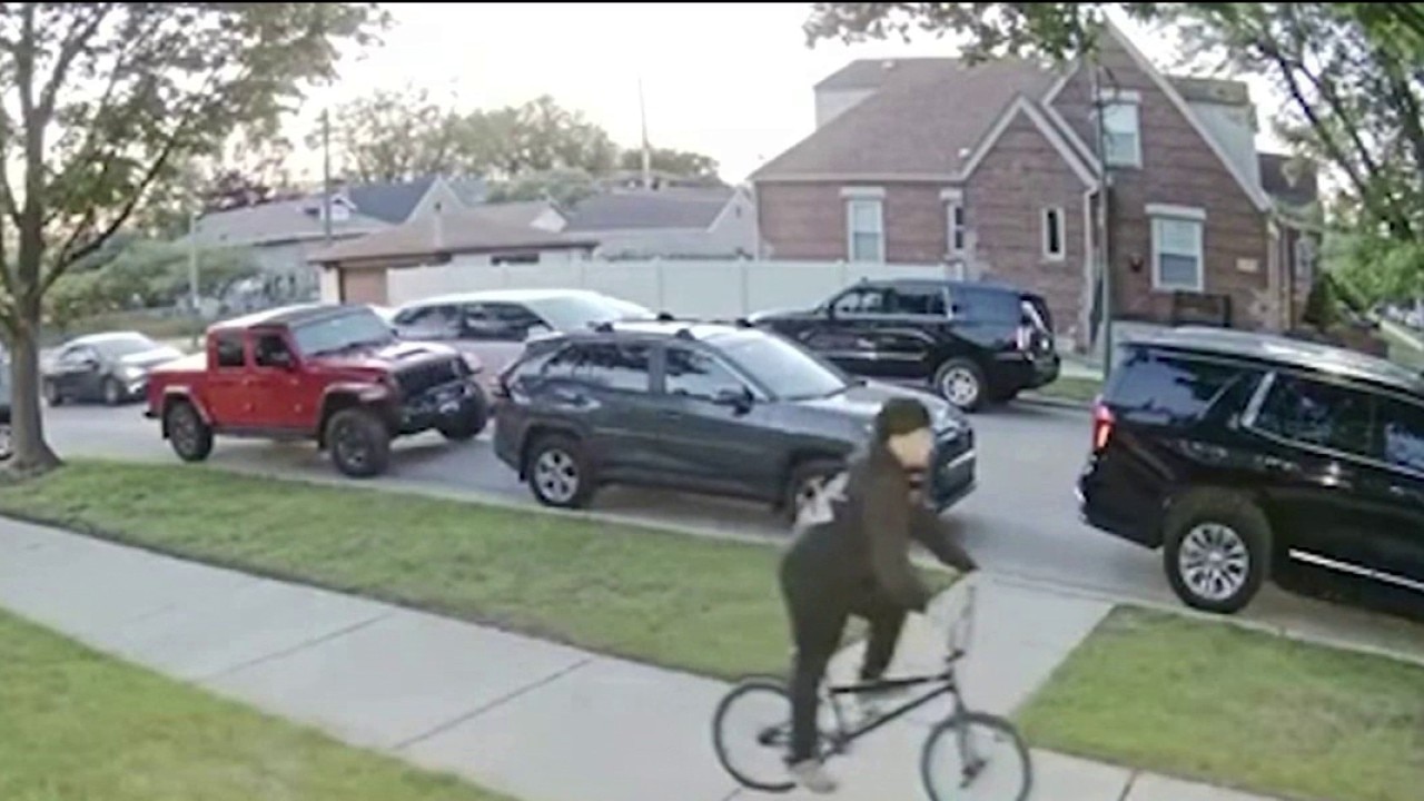 Attempted child abduction near little league field in Chicago