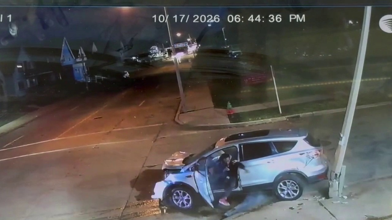 Milwaukee crash near 35th and Hadley on Saturday; 2 injured