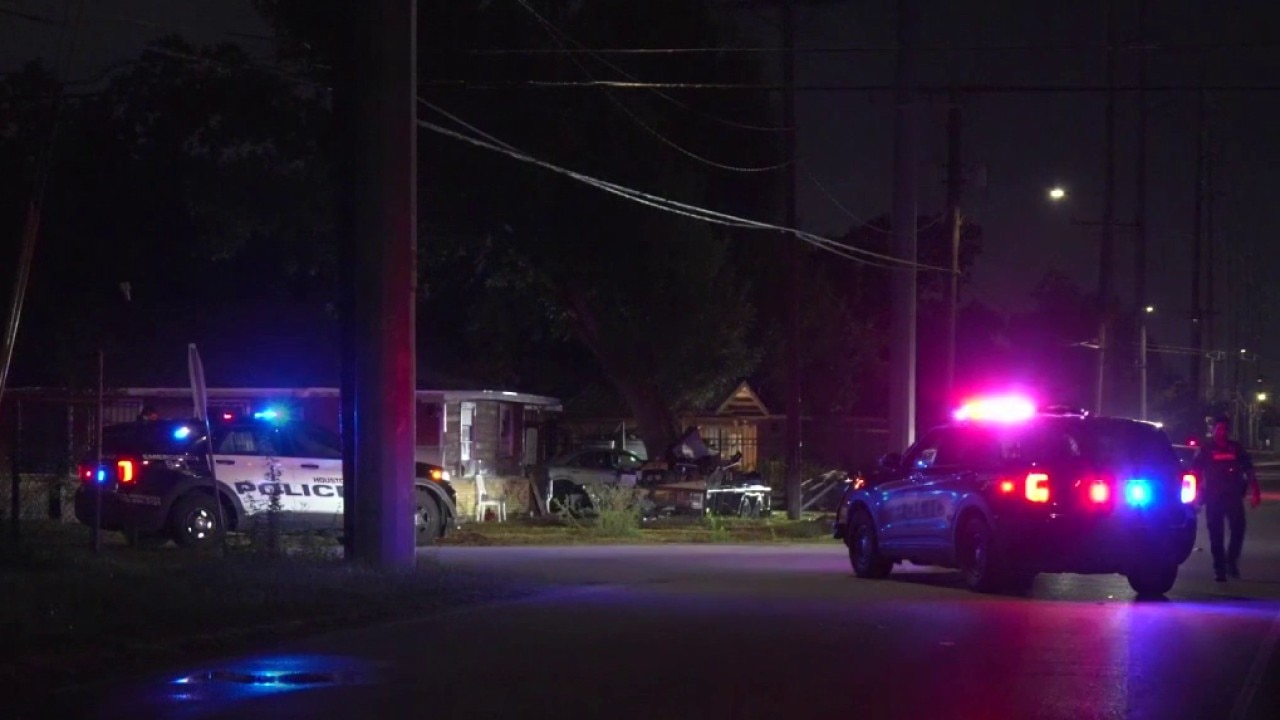 Southeast Houston shooting leads to SWAT scene