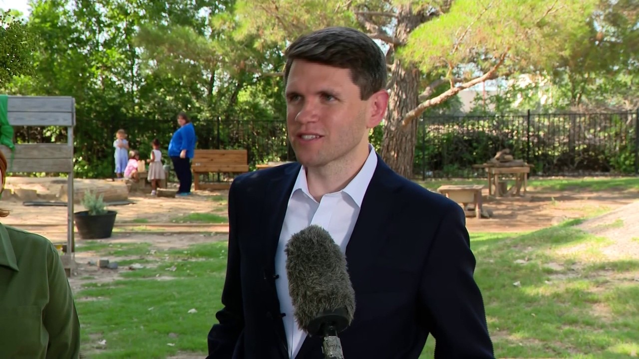 Talarico holds campaign stop in Fort Worth