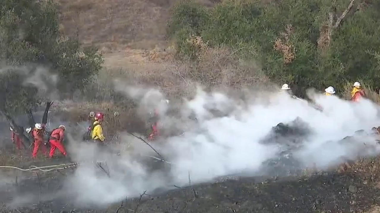 Santa Clarita brush fire forces evacuations