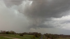 Severe weather spreads across the Midwest, causing gusty winds, thunderstorms and possible tornadoes 