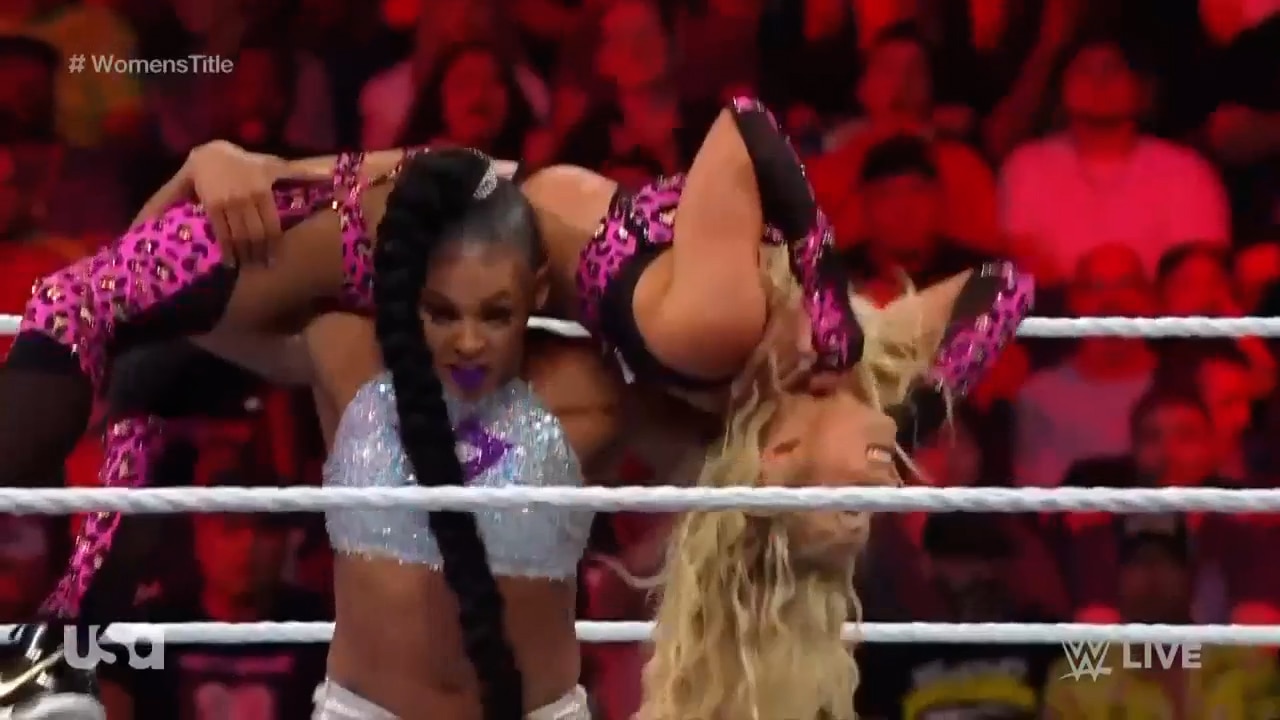 Bianca Belair and Carmella clash in Raw Women’s Title Rematch | WWE on FOX