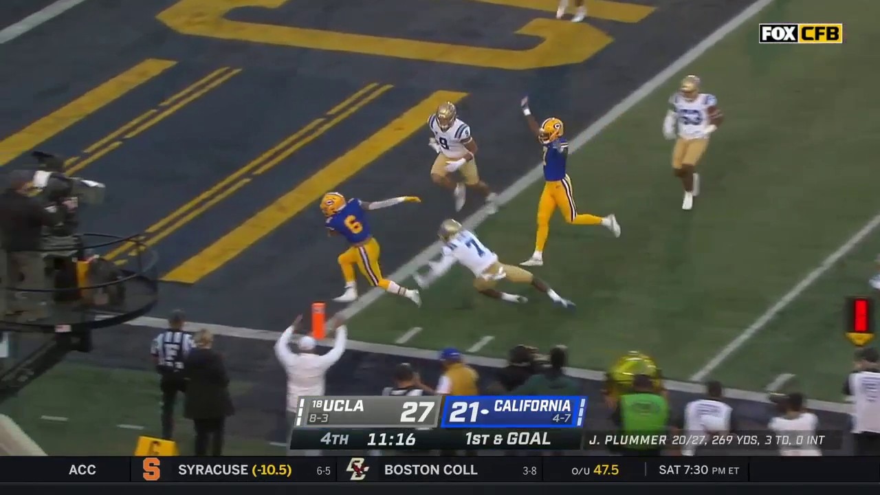 Berkley's Jack Plummer throws an eight yard touchdown pass to Jaydn Ott to take the 28-27 lead