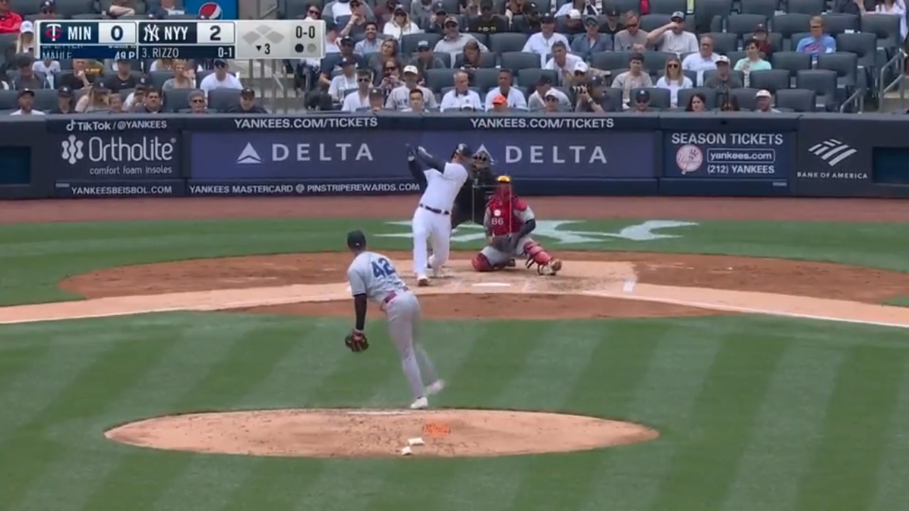 Anthony Rizzo sends a solo blast to right field, extending the Yankees’ lead over the Twins