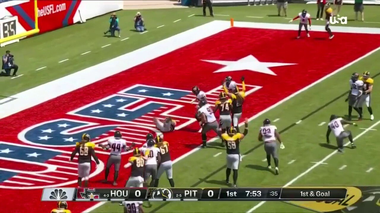 Maulers' Troy Williams punches into the end zone for a one yard rushing TD to grab an early lead vs. the Gamblers 