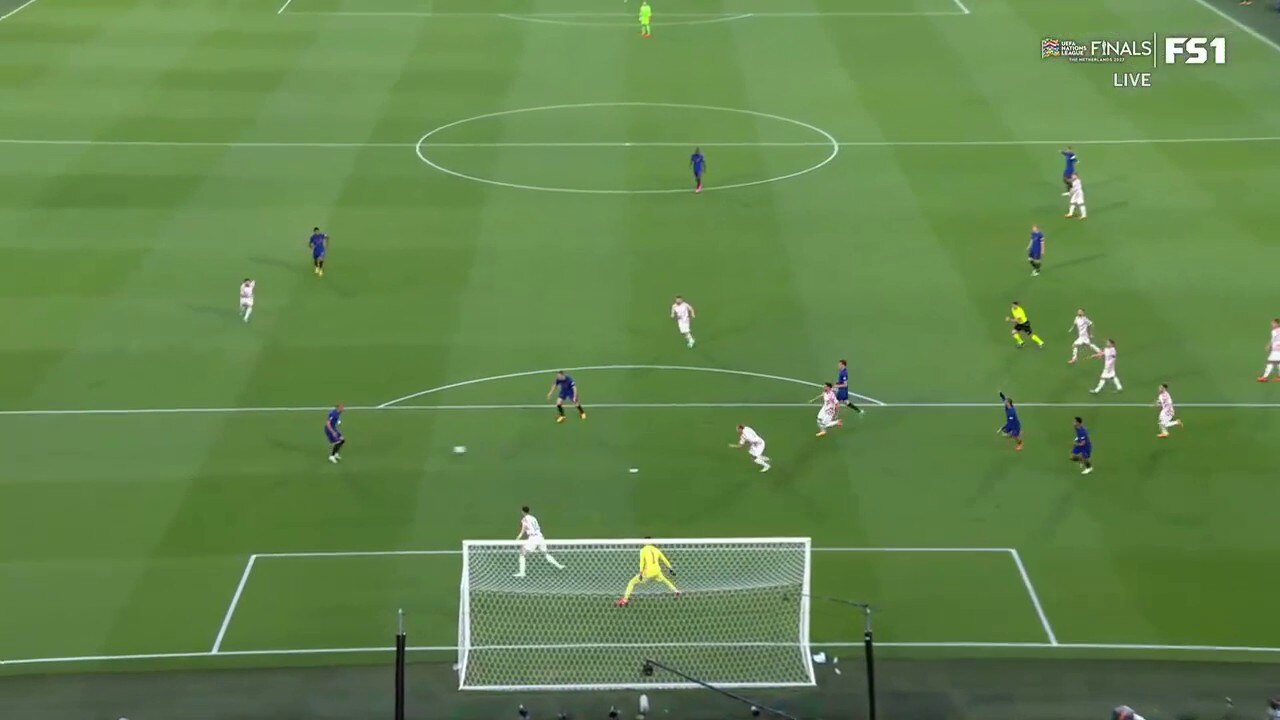 Donyell Malen finds the net to give the Netherlands a 1-0 lead