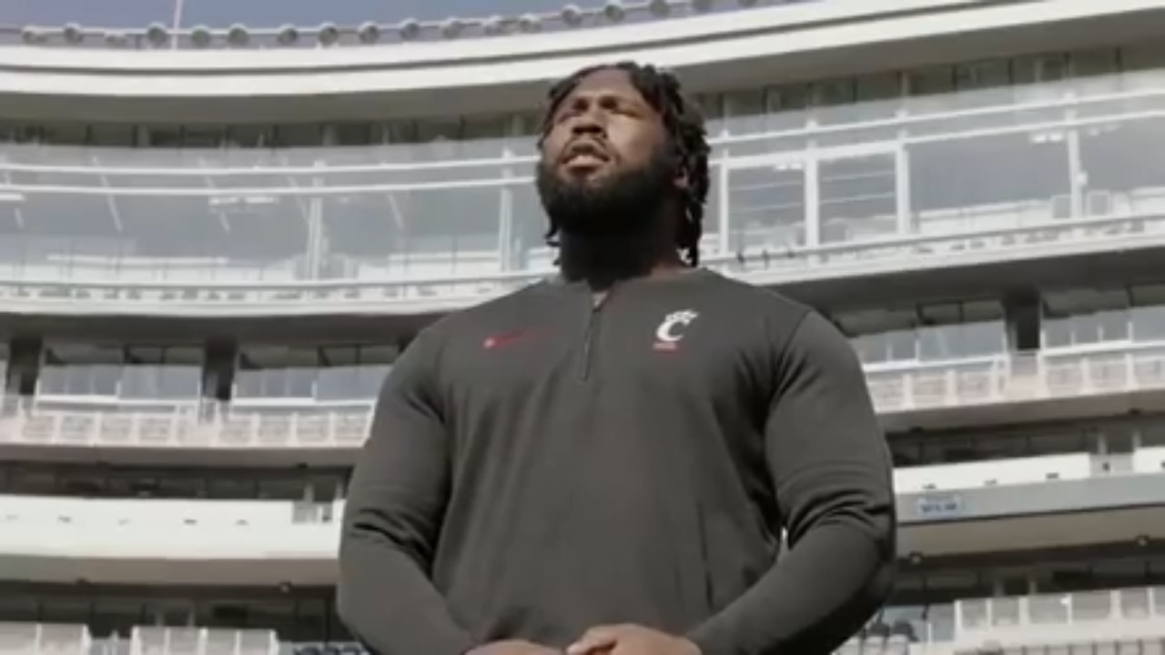 Cincinnati’s Jowon Briggs shows his passion off the field | CFB on FOX